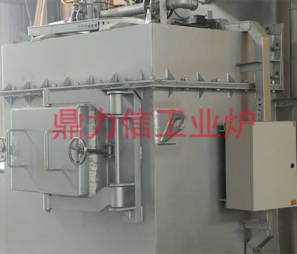 机边熔化保温炉