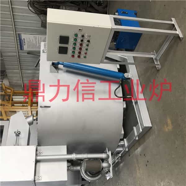 坩埚式可倾倒熔化炉