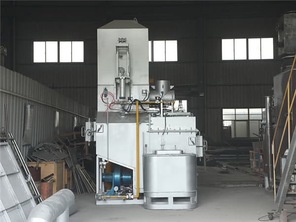 机边熔化保温炉